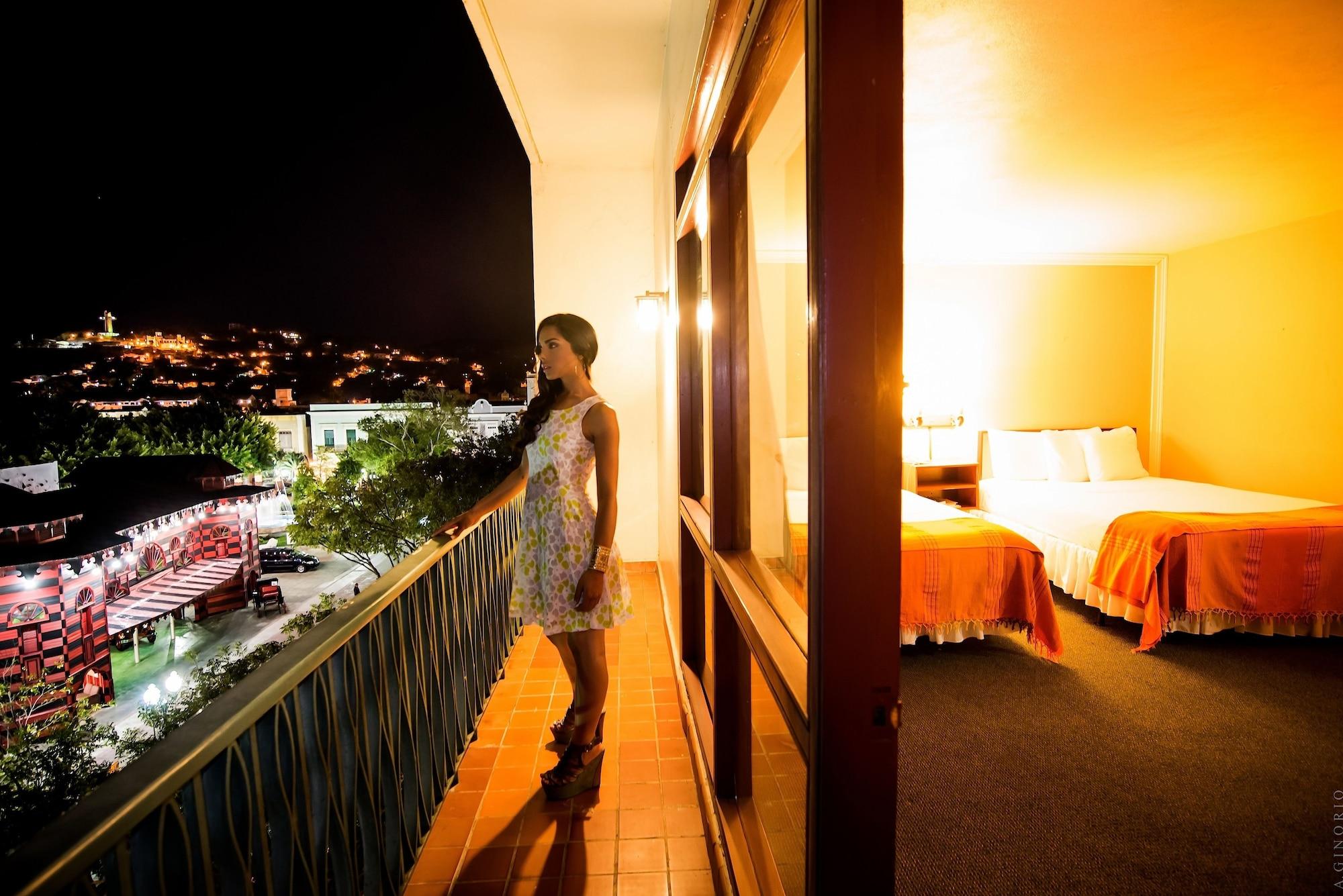 Hotel Melia Понсе Екстериор снимка
